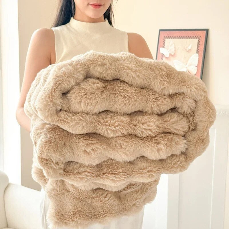 Faux Fur Throw Blanket – double layer construction, soft rabbit fur