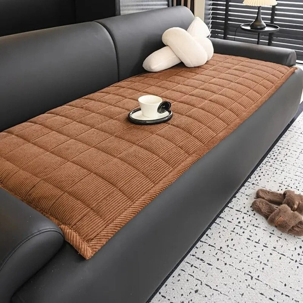 Quilted Sofa Cover – soft microfibre, non-slip, scratch resistant
