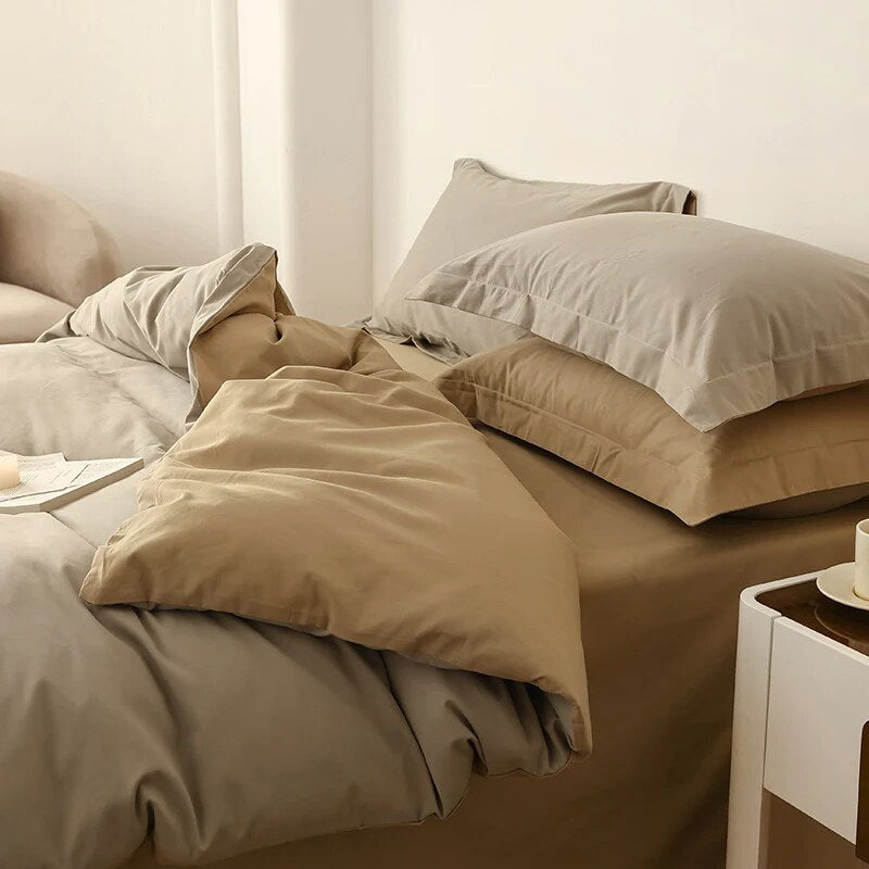 Reversible Cotton Satin Duvet – hotel closure, contrasting finish