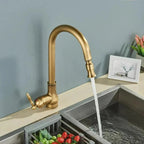 Vintage Kitchen Mixer Tap – brass, pull-out spray, traditional lever