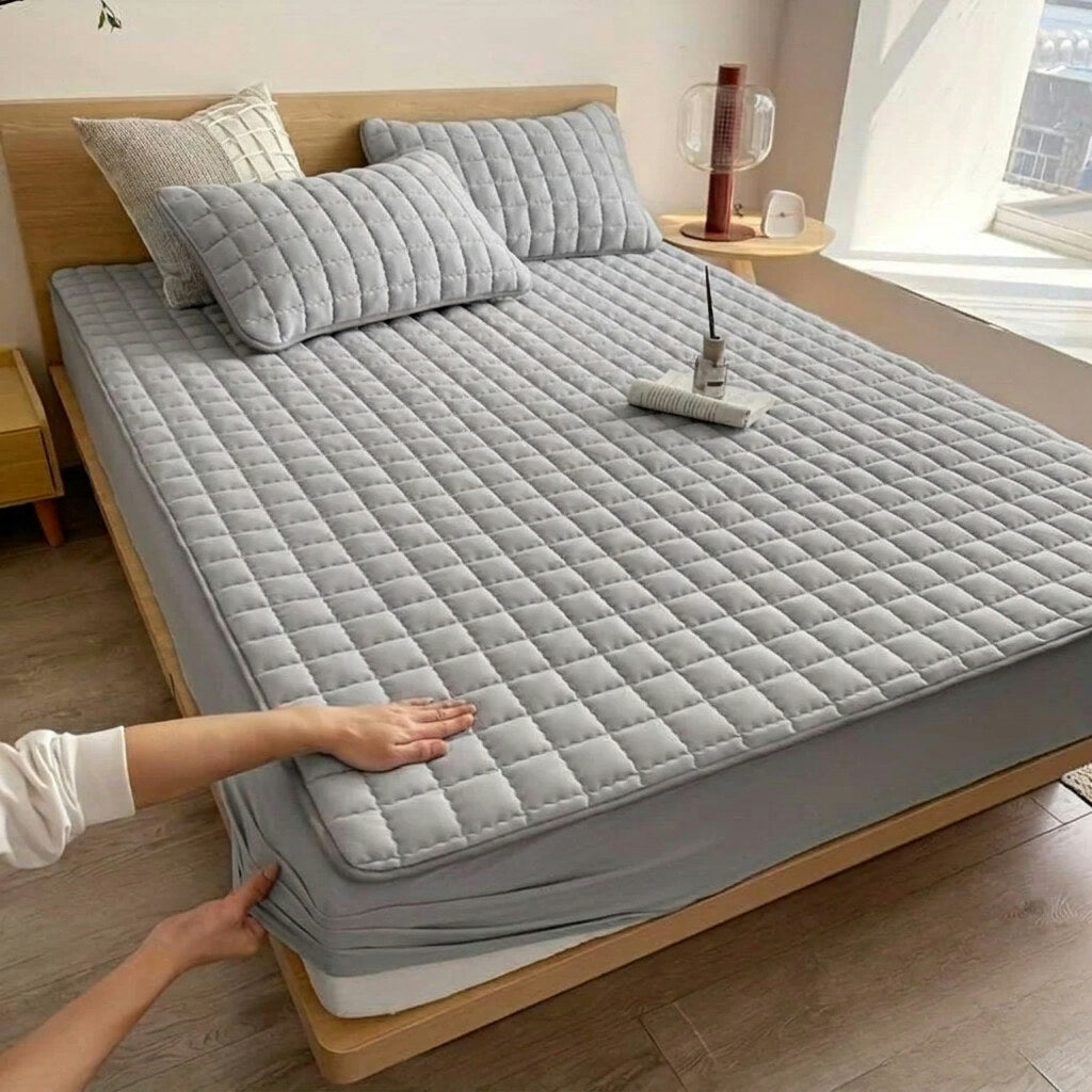 Waterproof Mattress Protector – soft velvet, breathable, secure fit