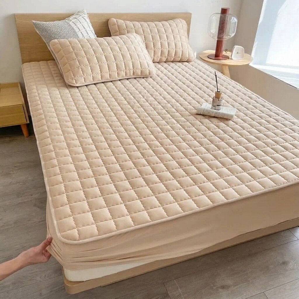 Waterproof Mattress Protector – soft velvet, breathable, secure fit