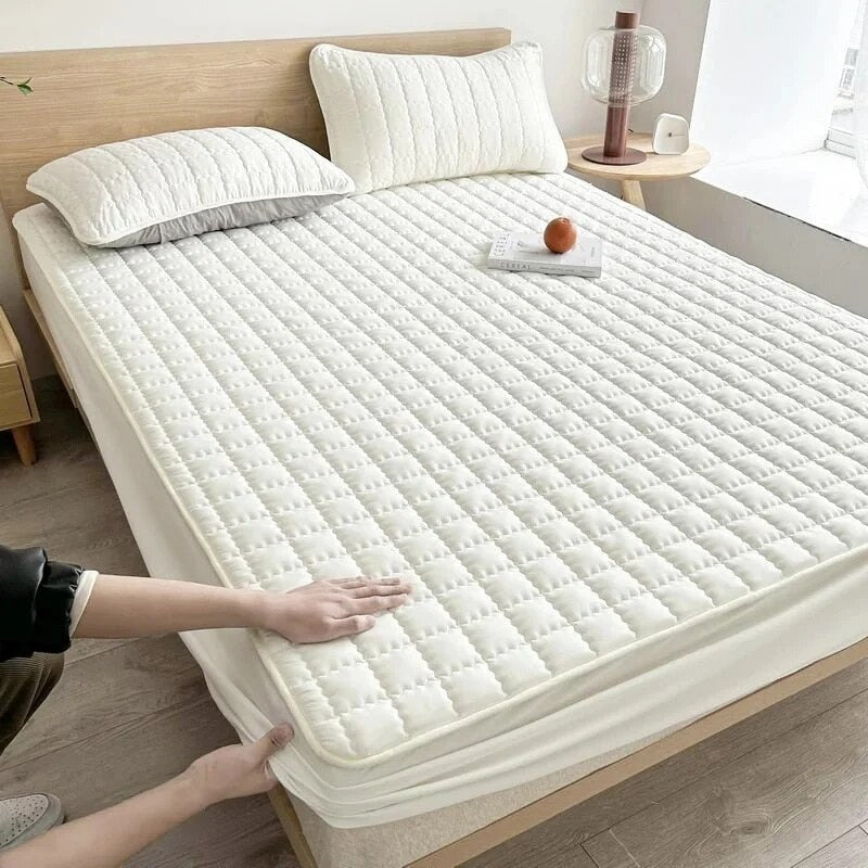 Waterproof Mattress Protector – soft velvet, breathable, secure fit