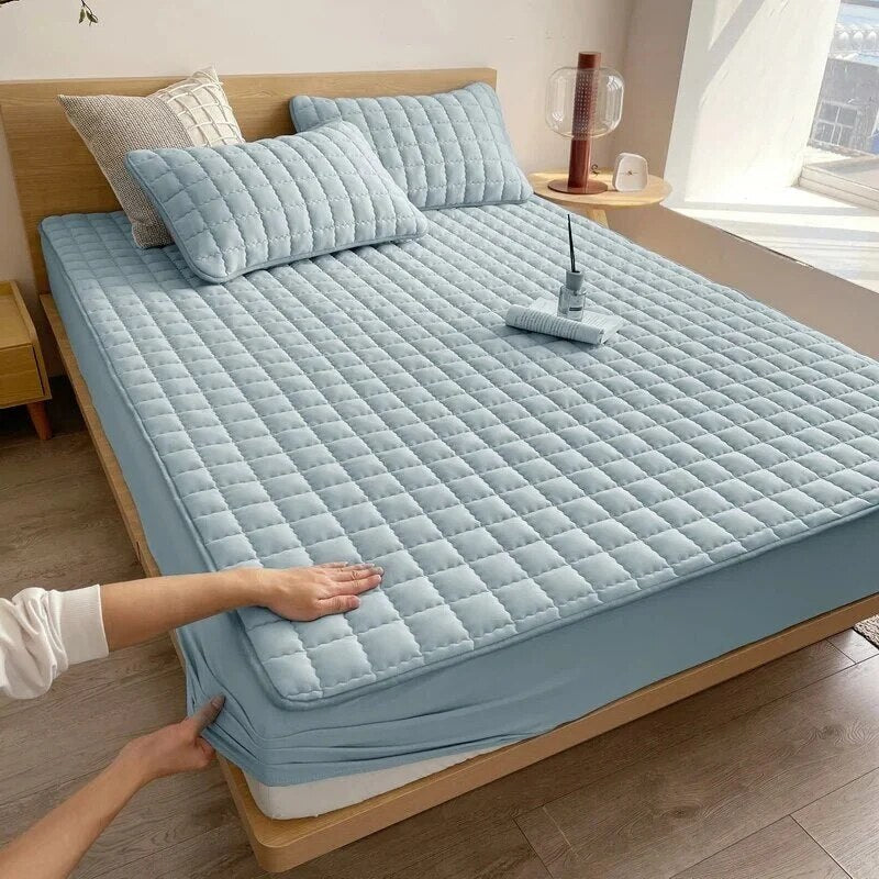Waterproof Mattress Protector – soft velvet, breathable, secure fit